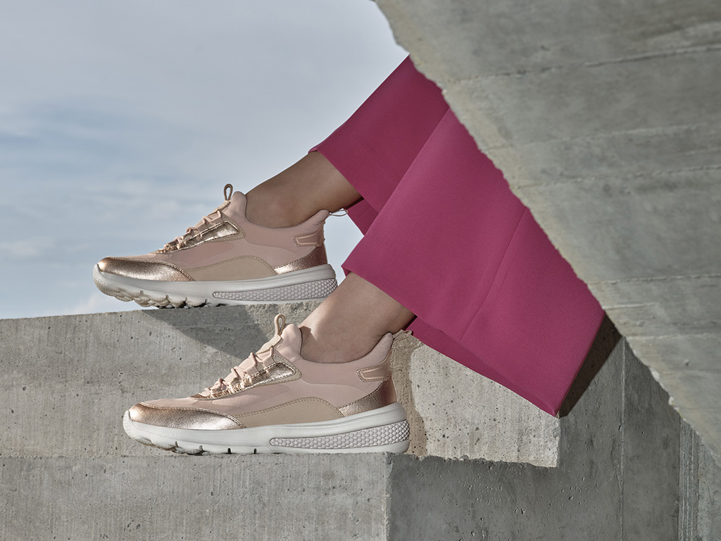 Κατάστημα Geox -Κατάστημα Geox sf sphericaAct woman.jpg